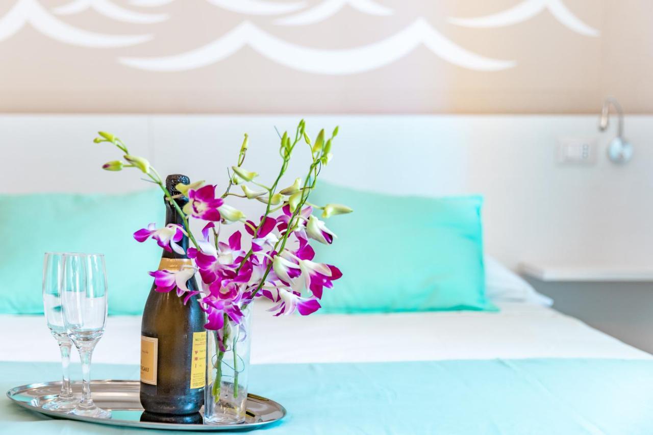 La Smeralda - Boutique Rooms And Breakfast Golfo Aranci Eksteriør bilde